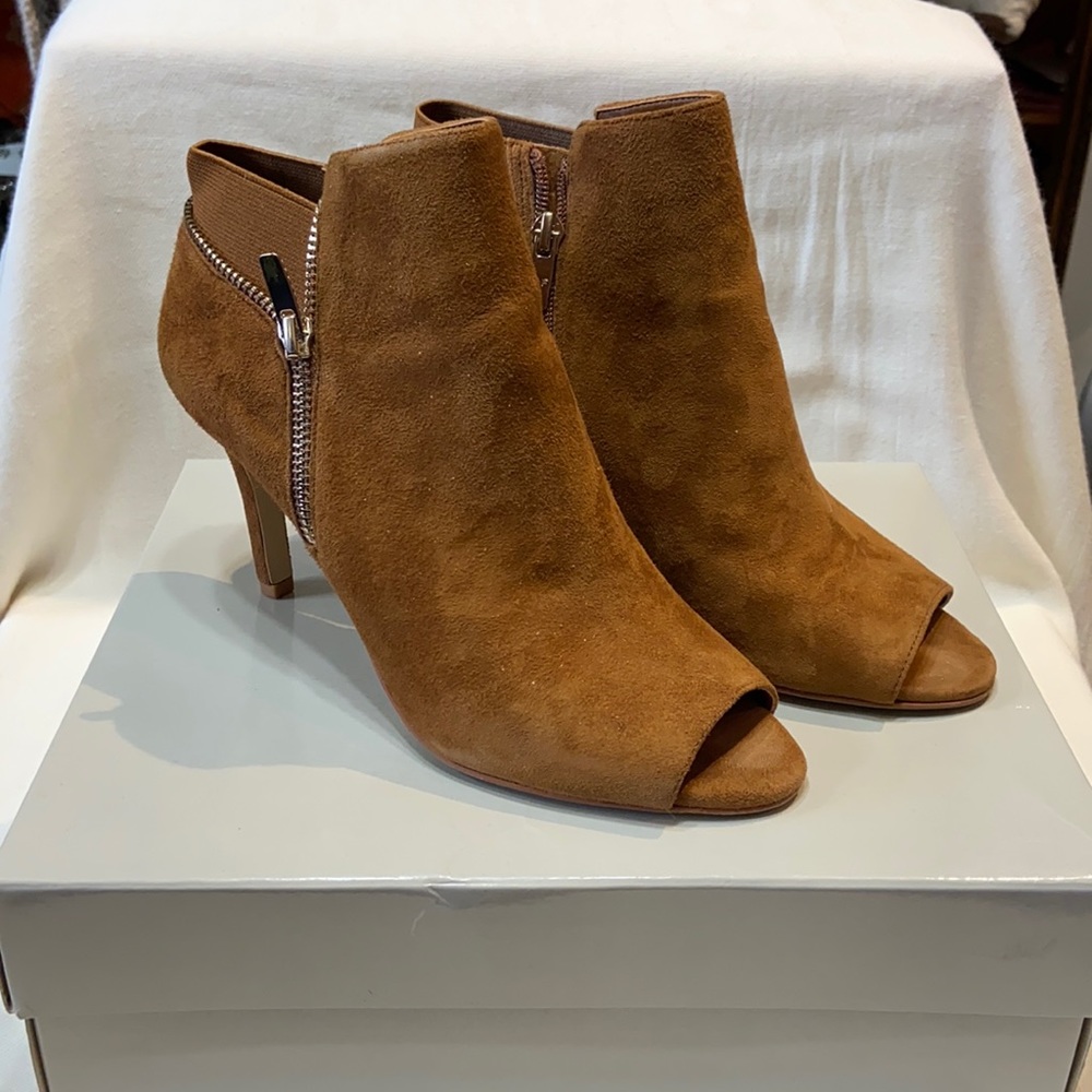 MARC FISHER tan suede booties size 8.5
